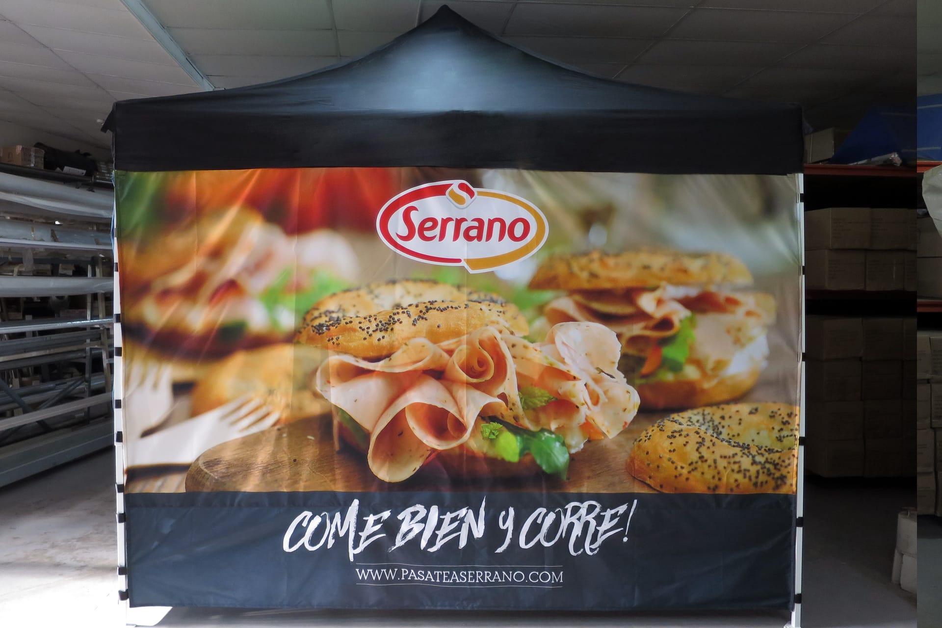 Varias carpas plegables personalizadas para un proyecto profesional